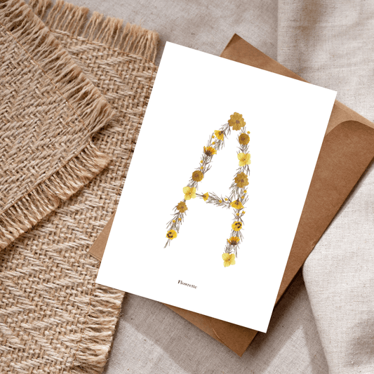Carte postale herbier lettre jaune, initiale fleurie tons jaune et vert - Flowrette