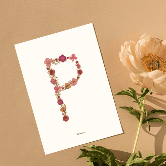 Affiche A5 herbier lettre rose, typographie florale sur fond neutre - Flowrette