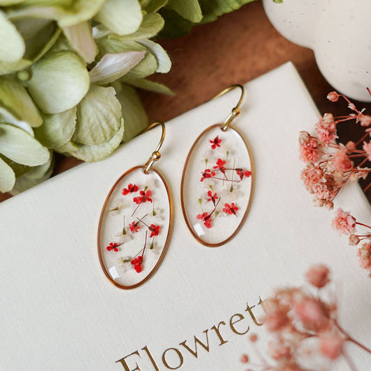Boucles d'oreilles Capucine en acier inoxydable plaqué or, avec des fleurs séchées, bijou floral artisanal élégant - Flowrette