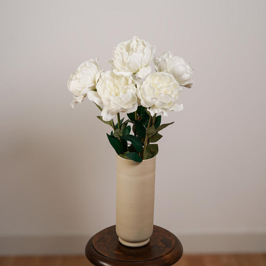 Pivoine blanche artificielle, vue de face pétales volumineux réalistes - Flowrette