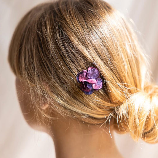 accessoire-cheveux-mariage-fleurs-en-papier-pic-a-cheveux-violet