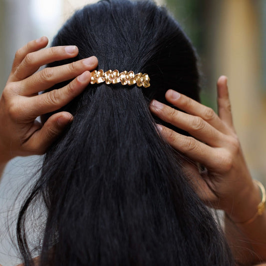 Barrette Bertille fleurs séchées naturelles, vue de face détail pétales - Flowrette