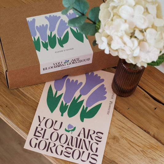 Coffret Blooming Gorgeous Violet, boîte cadeau ouverte fleurs en papier violettes - Flowrette