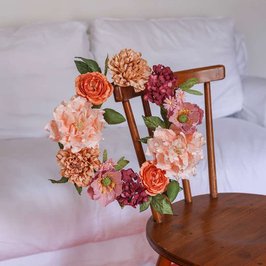 Couronne murale en papier Marlier, composition florale pourpre - Flowrette