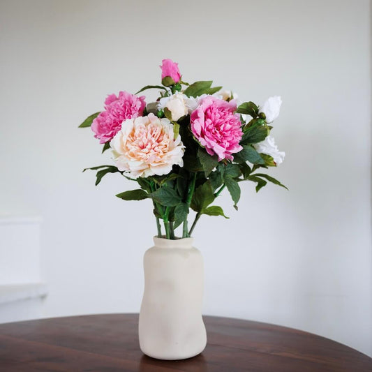 Bouquet de fleurs artificielles Pivoines, vue de face composition rose et blanc - Flowrette