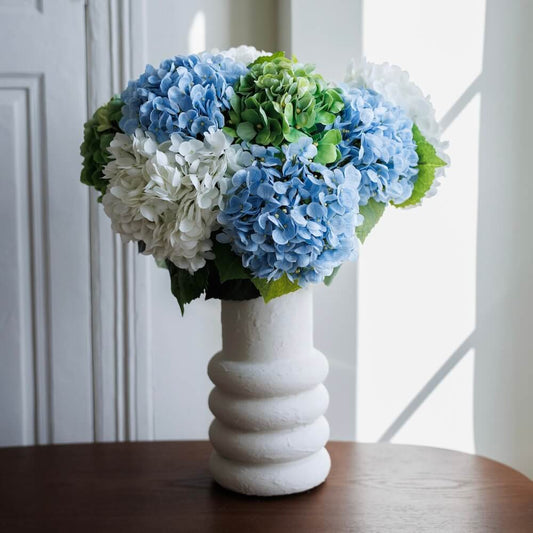Bouquet de fleurs artificielles Hortensias, vue de face composition bleu et blanc - Flowrette