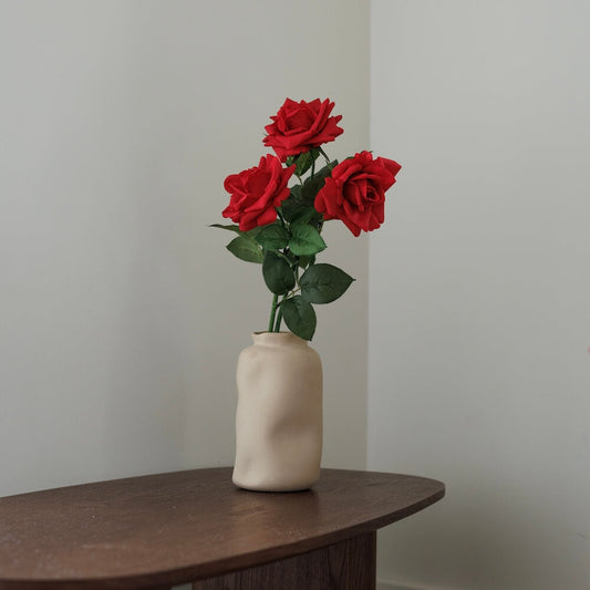 Rose rouge artificielle, vue de face pétales réalistes - Flowrette