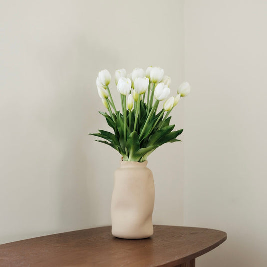 Botte de 5 tulipes blanches artificielles, vue de face bouquet élégant - Flowrette