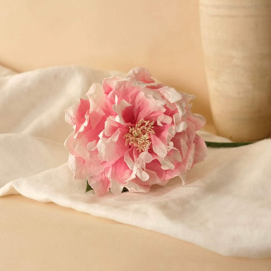 Pivoine en papier rose foncé