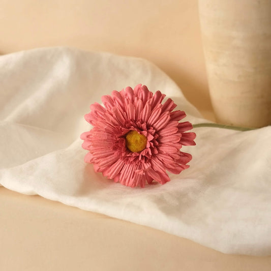 Gerbera en papier fuchsia