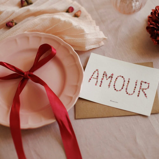 Carte postale Amour, illustration romantique fleurs séchées pressées - Flowrette